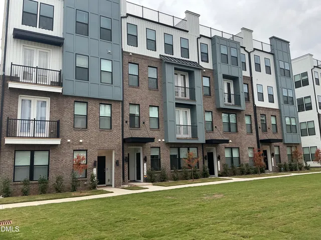 $2,900 | 1247 Shaw View Alley, Unit 201, Raleigh, NC 27601