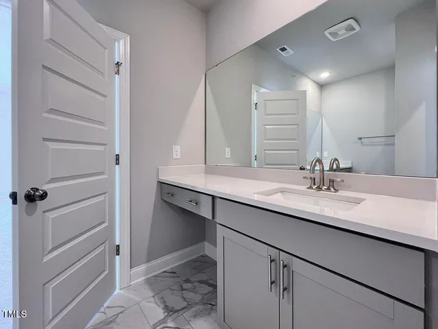 $2,900 | 1247 Shaw View Alley, Unit 201, Raleigh, NC 27601