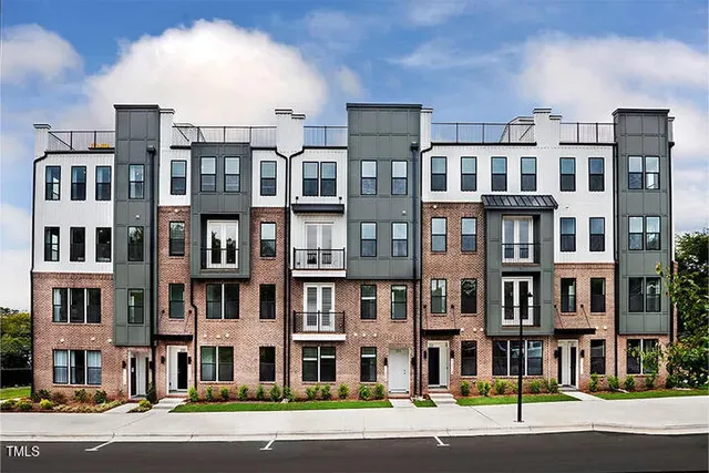 $2,900 | 1247 Shaw View Alley, Unit 201, Raleigh, NC 27601