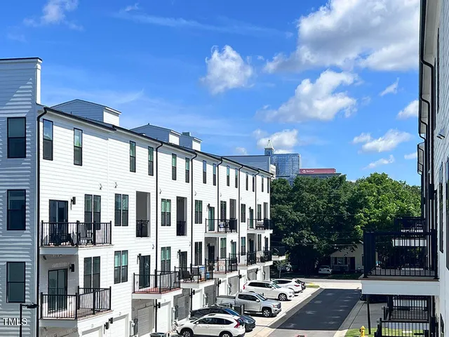 $2,900 | 1247 Shaw View Alley, Unit 201, Raleigh, NC 27601