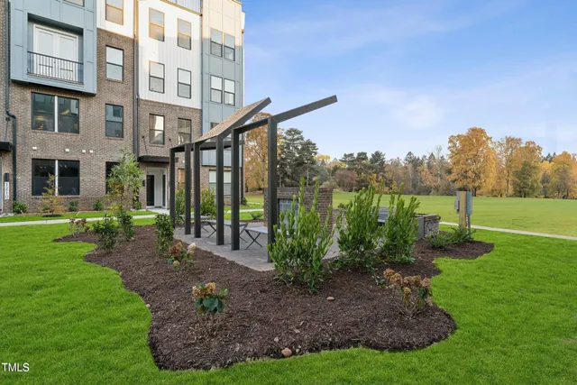 $2,900 | 1247 Shaw View Alley, Unit 201, Raleigh, NC 27601