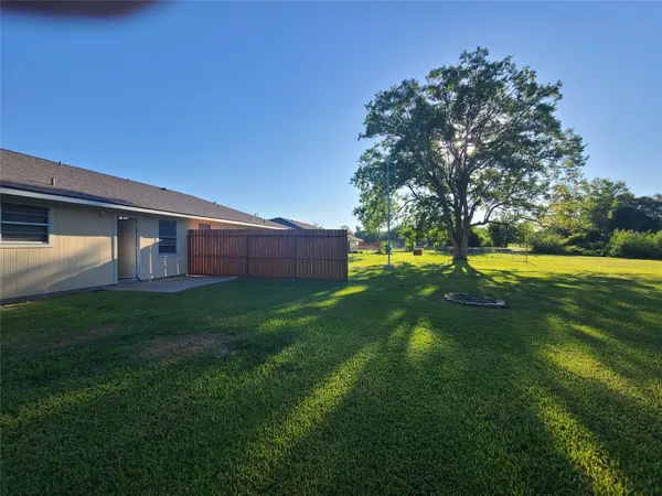 $1,500 | 17423 Fir Road, Alvin, TX 77511