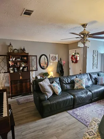 $1,500 | 17423 Fir Road, Alvin, TX 77511