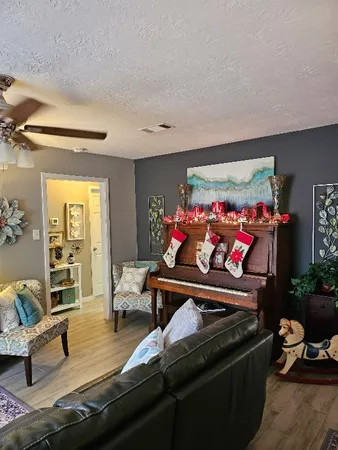 $1,500 | 17423 Fir Road, Alvin, TX 77511