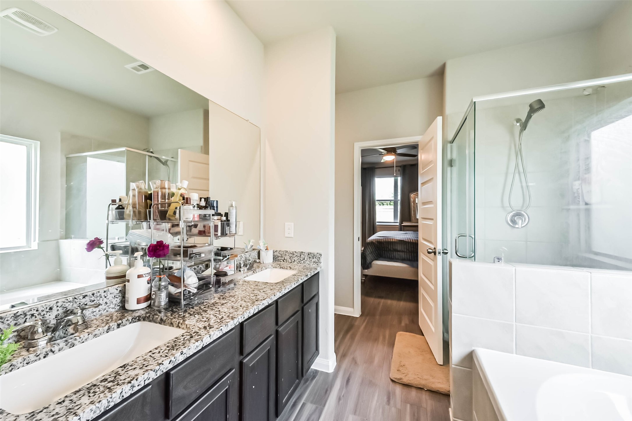 4907 Luke Matthew Drive Rosharon, TX 77583 - Photo 22 of 42 a en suite bathroom with double vanity and a bathtub