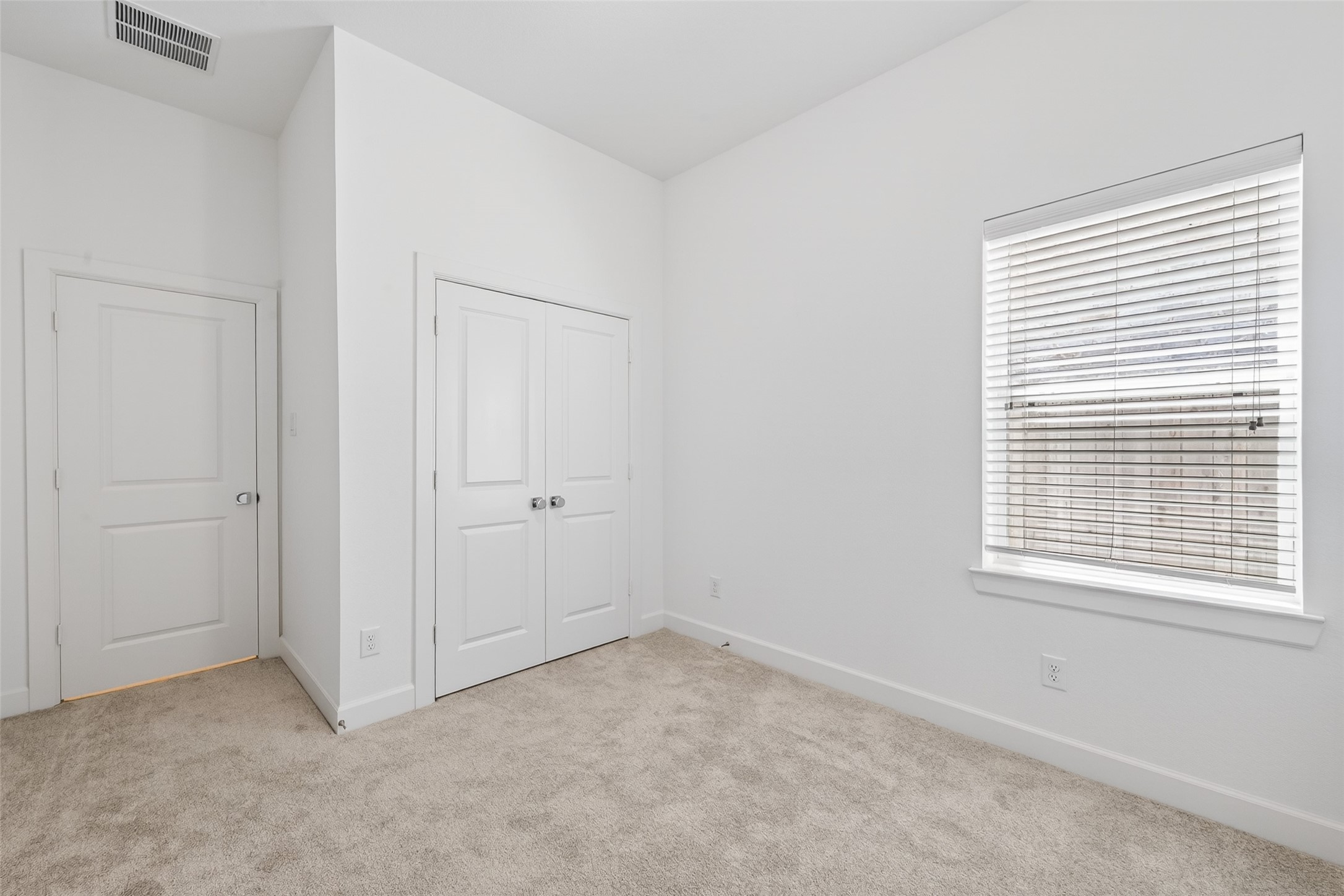 211 Amaranth Way Richmond, TX 77406 - Photo 6 of 26 an empty room with a window