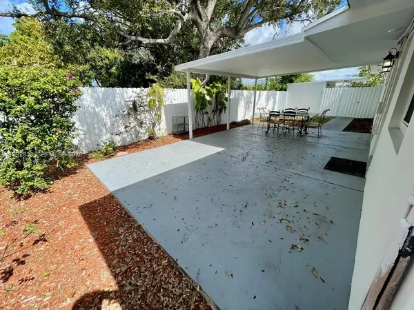 $3,600 | 7023 Southwest 2nd Street, Unit 7023, Miami, FL 33144