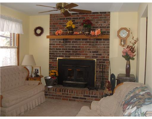 137 Heck Road Sarver, PA 16055 - Photo 5 of 12 Living Room.