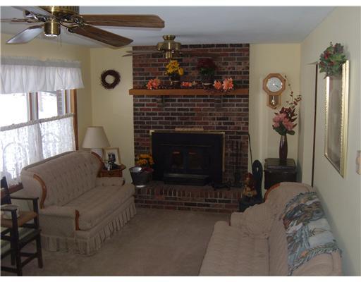 137 Heck Road Sarver, PA 16055 - Photo 6 of 12 Living Room.
