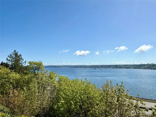 $280,000 | 1700 West Sunn Fjord Lane, Unit L208, Bremerton, WA 98312