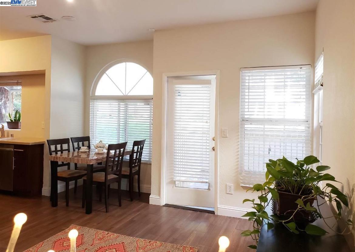 1405 Forest Run Hercules, CA 94547 - Photo 13 of 21 a dining room with furniture and wooden floor
