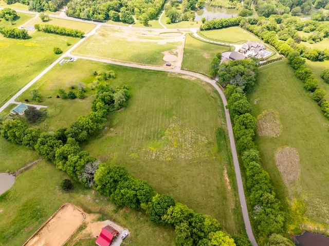 $800,000 | 8414 Crockett Lane, College Grove, TN 37046