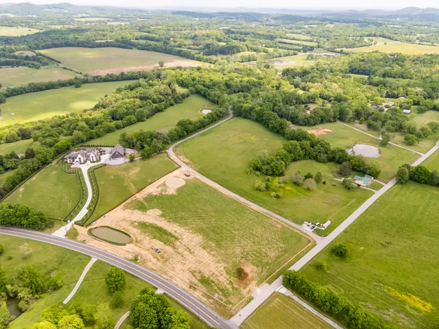 $800,000 | 8414 Crockett Lane, College Grove, TN 37046