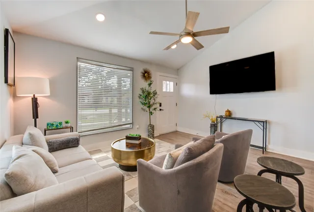 $1,250 | 4049 Lucille Street, Unit B, Houston, TX 77026