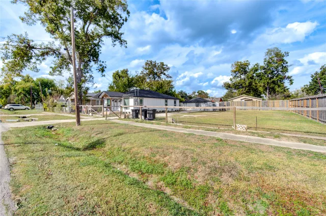 $1,250 | 4049 Lucille Street, Unit B, Houston, TX 77026