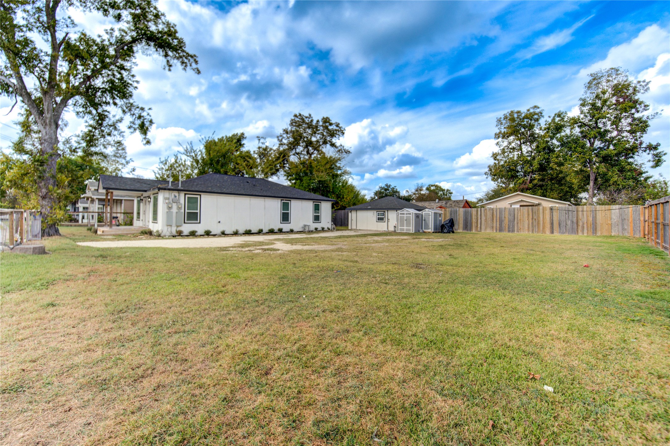 4049 Lucille Street, Unit B Houston, TX 77026 - Photo 7 of 16 a house view with swimming pool in front of it