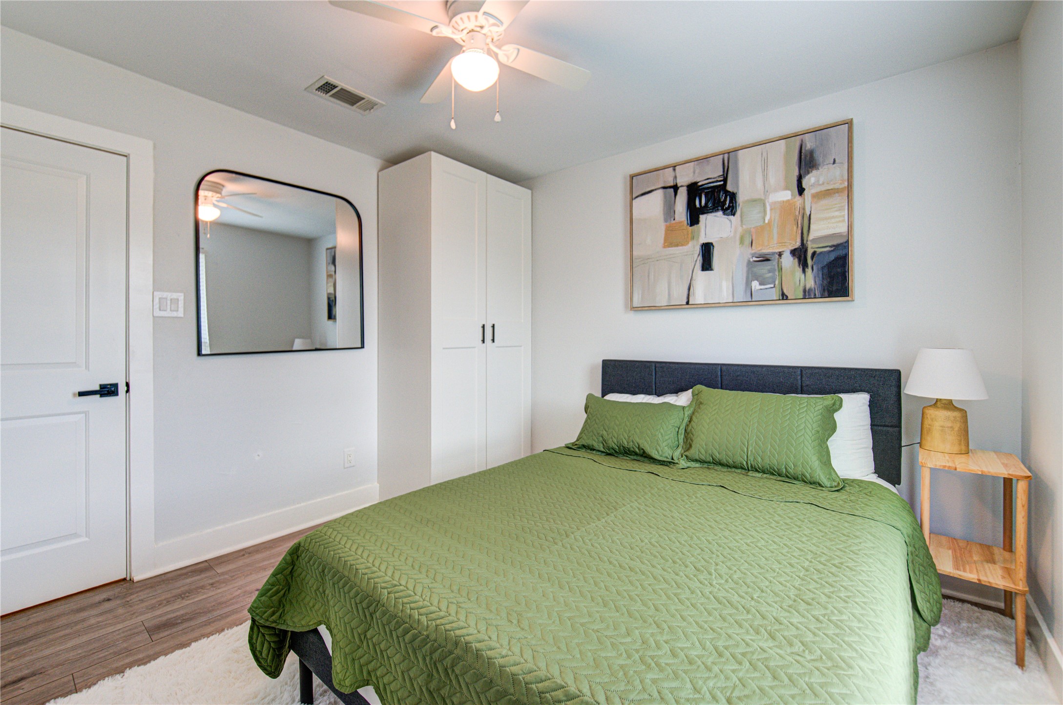 4049 Lucille Street, Unit B Houston, TX 77026 - Photo 10 of 16 a bedroom with a bed and a painting on the wall