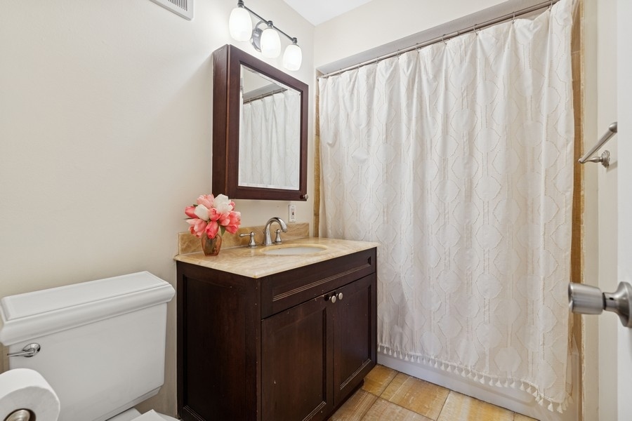 40 East Cedar Street, Unit 4D Chicago, IL 60611 - Photo 13 of 18 a bathroom with a sink toilet and shower