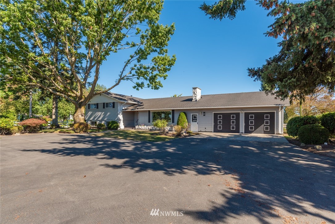 10901 Peter Anderson Road Burlington, WA 98233 - Photo 1 of 27 Gallery Image 1
