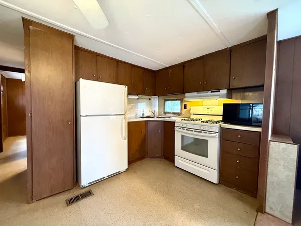 $74,900 | 38 Lark Drive, Chicopee, MA 01020