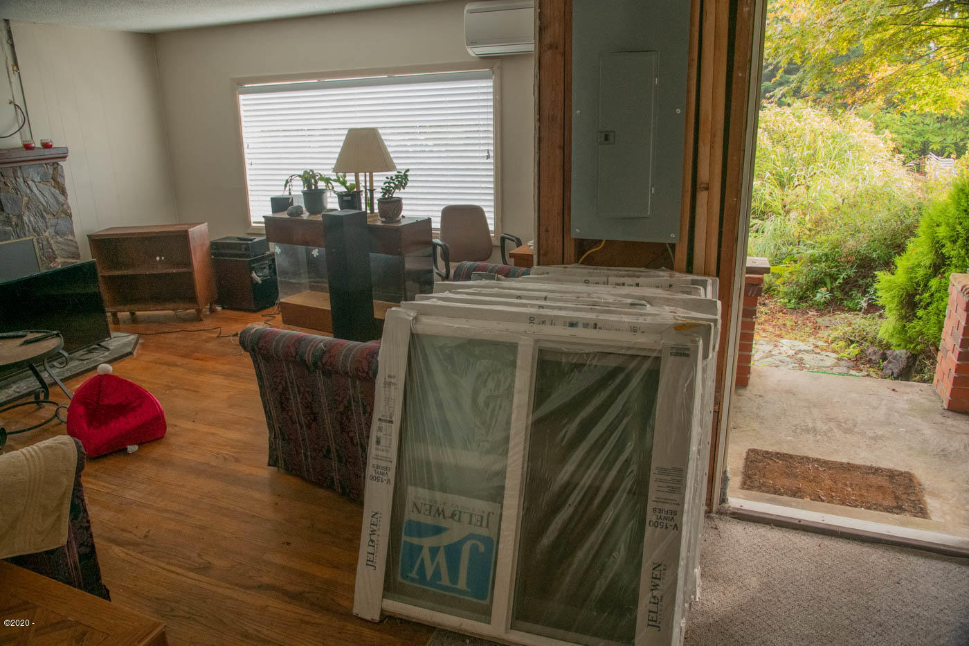 7380 Southwest Coast Highway South Beach, OR 97366 - Photo 6 of 15 windows left for new buyer