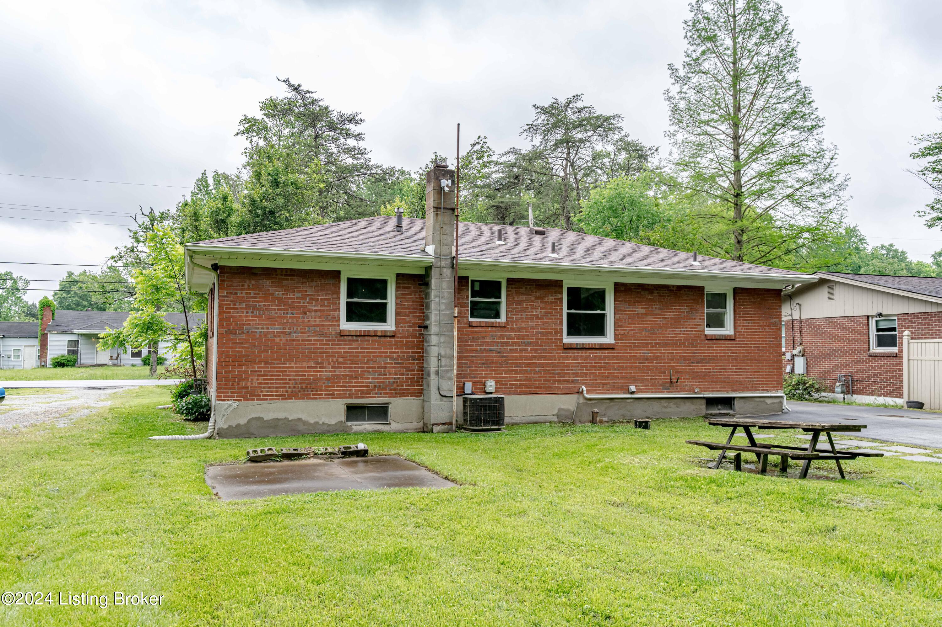 11202 Blue Lick Road Louisville, KY 40229 - Photo 19 of 21 19