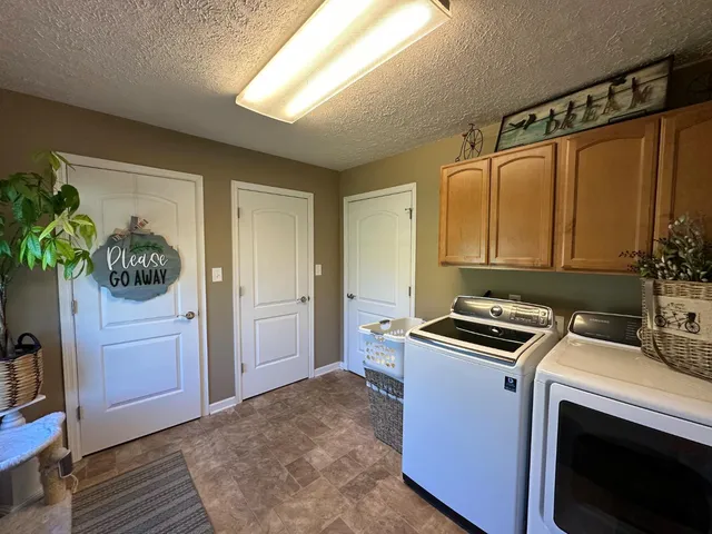 $459,999 | 11081 Brookhill Drive, Brookville, IN 47012