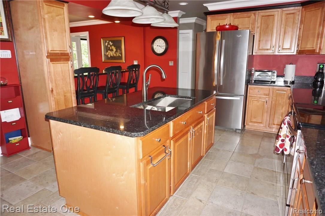1620 Oakstone Drive Rochester, MI 48309 - Photo 9 of 32 DSC04202.JPG