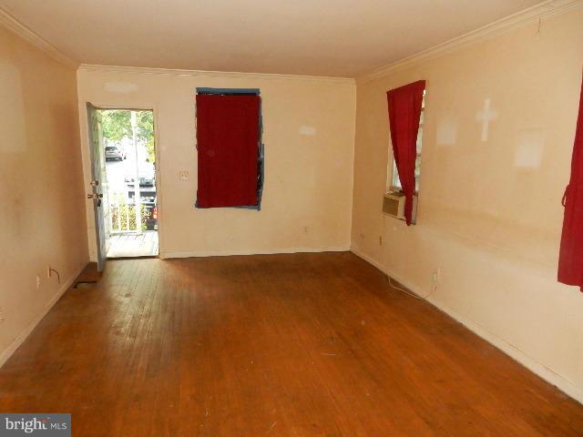 5417 Highview Road Baltimore, MD 21227 - Photo 5 of 12 Living Room