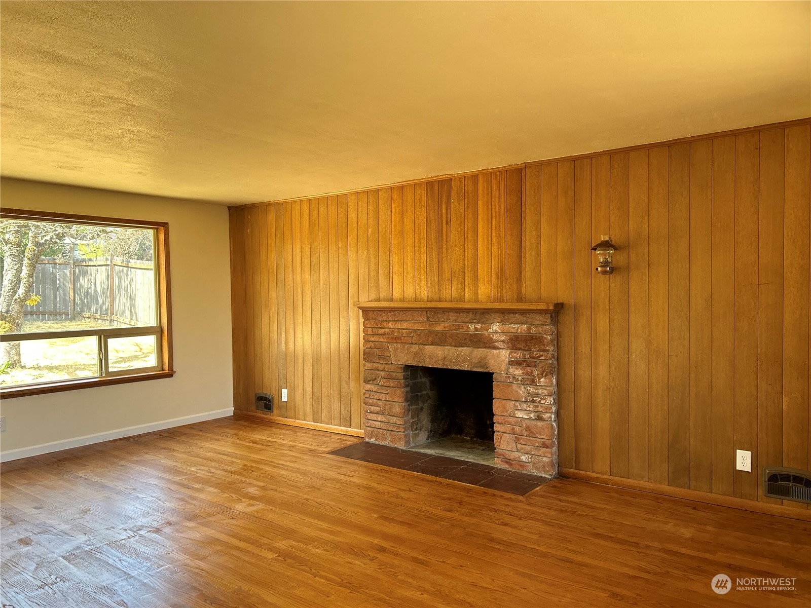 10451 Renton Avenue South Seattle, WA 98178 - Photo 6 of 12 Gallery Image 6