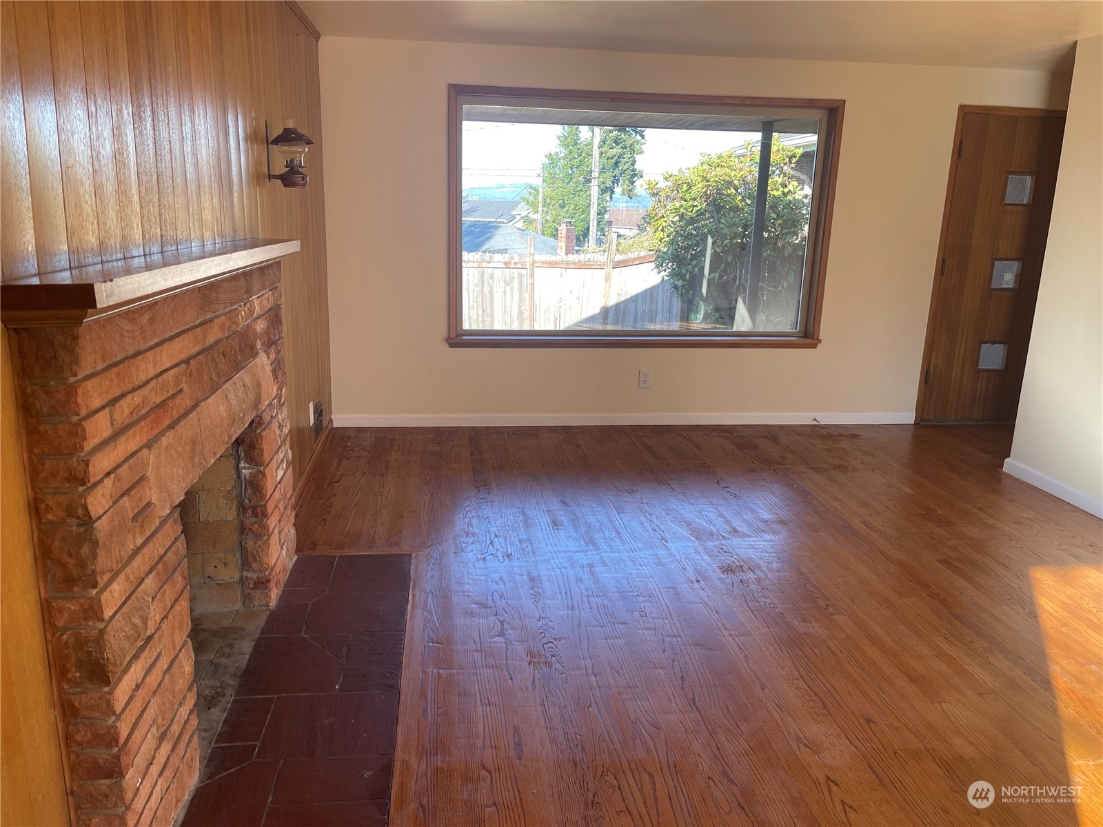 10451 Renton Avenue South Seattle, WA 98178 - Photo 8 of 12 Gallery Image 8