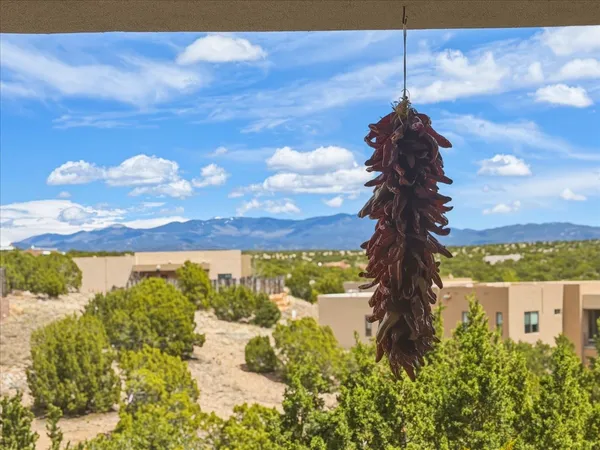 $959,500 | 12 Via Optima, Santa Fe, NM 87507