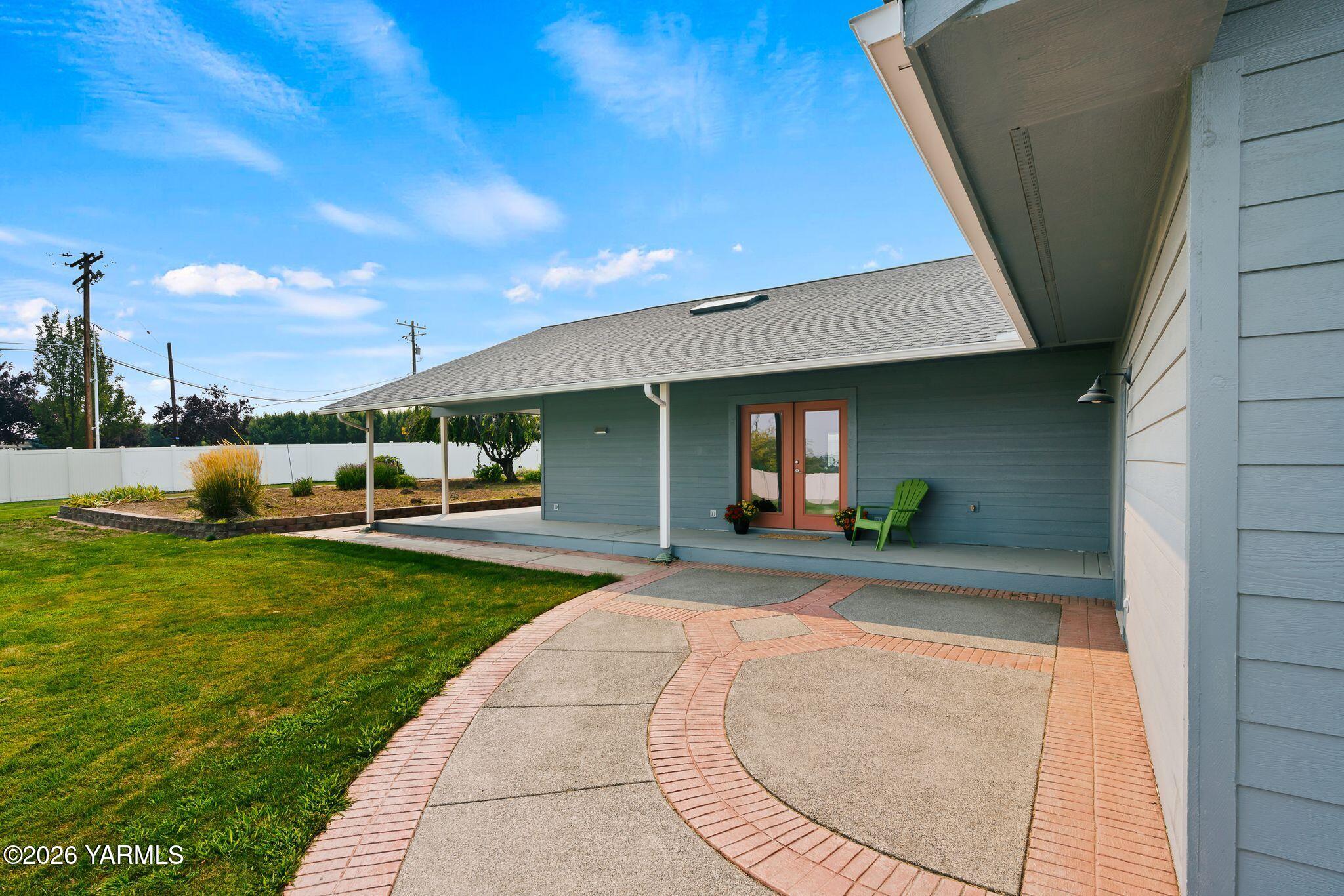 575 Parish Road Selah, WA 98942 - Photo 36 of 36 06_Exterior_InvitingPatioEntry