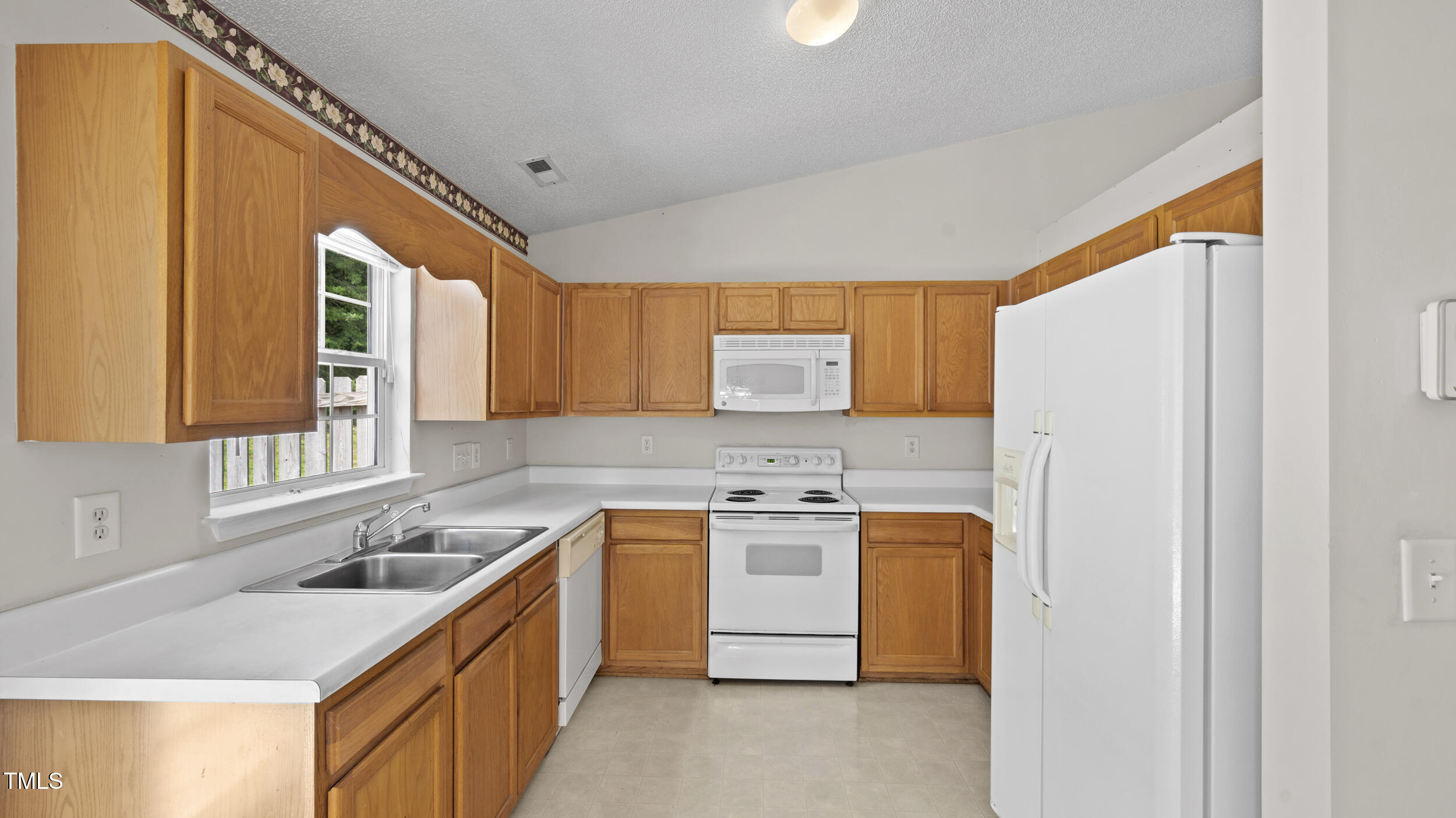 2920 WaterStone Loop High Point, NC 27265 - Photo 23 of 36 Kitchen