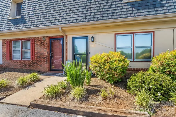 $167,000 | 224 14th Avenue Southeast, Unit C, Hickory, NC 28602