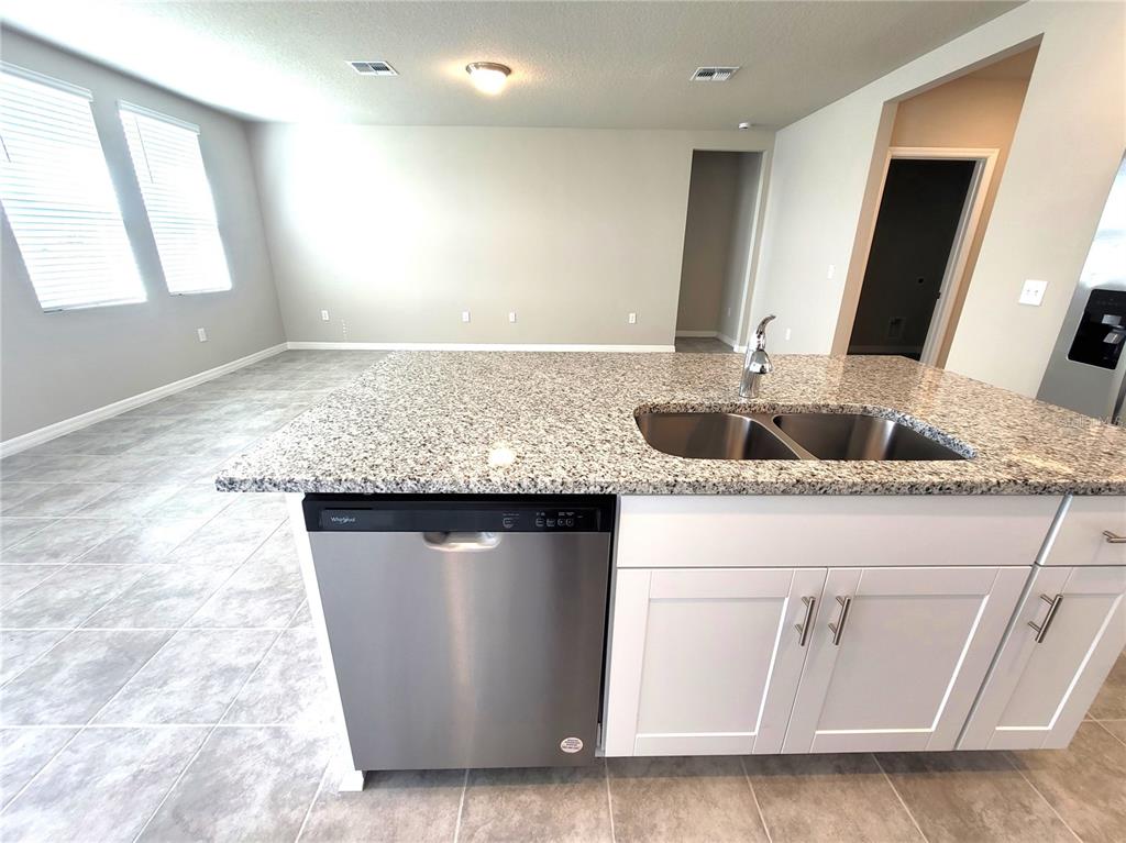 1618 Bark Rdg Drive Auburndale, FL 33823 - Photo 22 of 40 a kitchen with kitchen island granite countertop a sink and a stove
