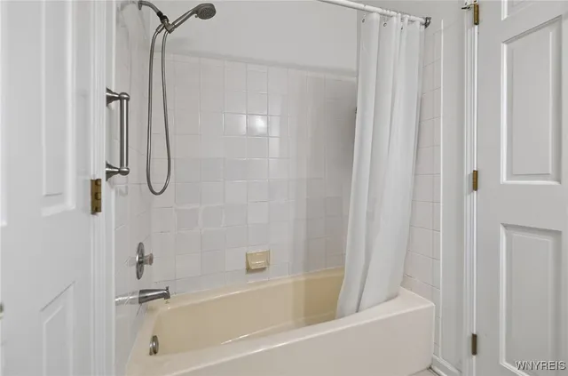 $560,000 | 35 Hampton Hill Drive, Amherst, NY 14221