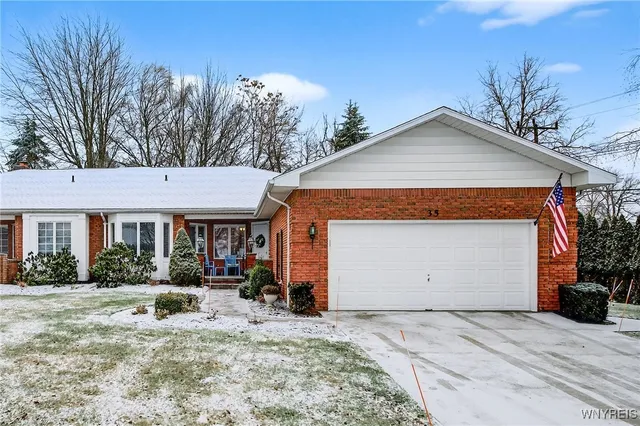 $560,000 | 35 Hampton Hill Drive, Amherst, NY 14221