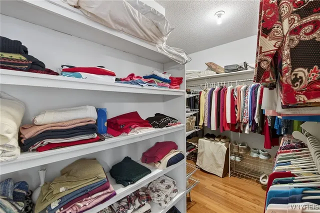 $560,000 | 35 Hampton Hill Drive, Amherst, NY 14221