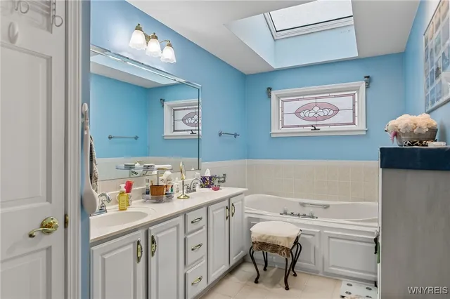 $560,000 | 35 Hampton Hill Drive, Amherst, NY 14221