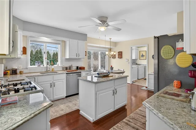 $560,000 | 35 Hampton Hill Drive, Amherst, NY 14221