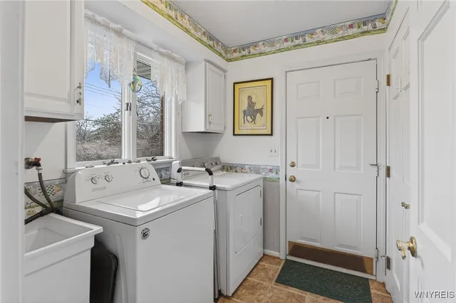 $560,000 | 35 Hampton Hill Drive, Amherst, NY 14221