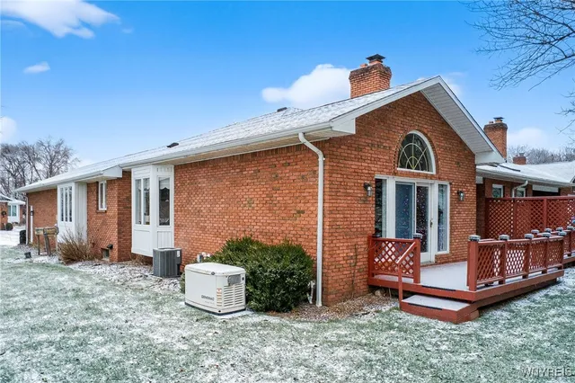 $560,000 | 35 Hampton Hill Drive, Amherst, NY 14221