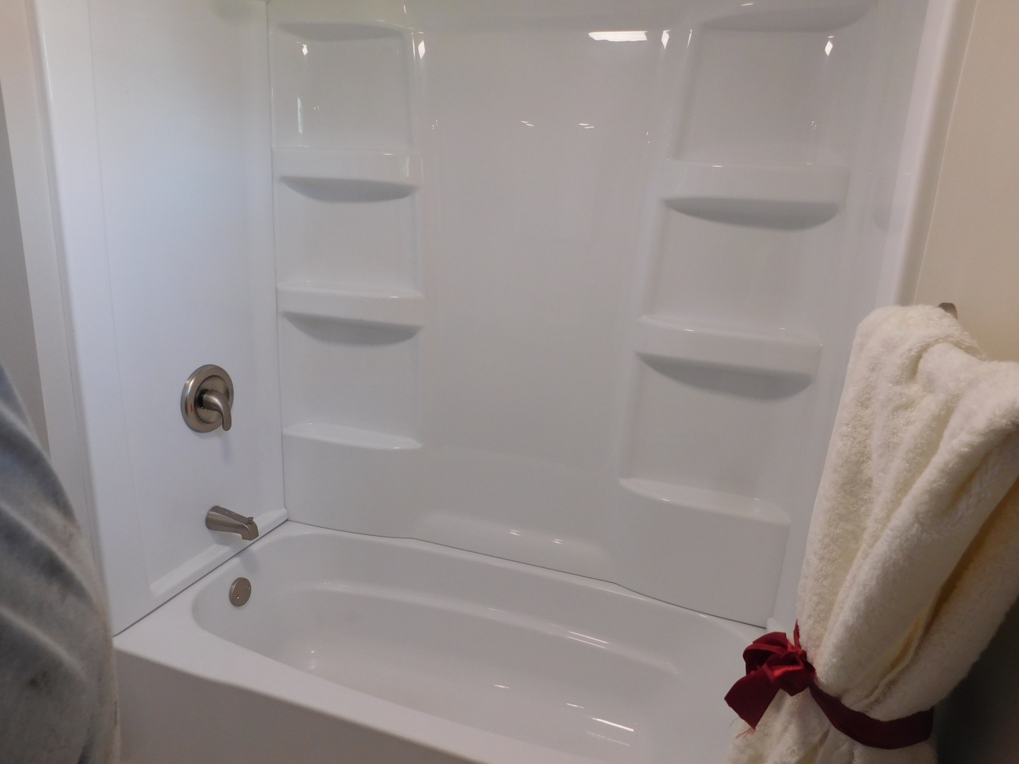 271 Toni Street Bourbonnais, IL 60914 - Photo 12 of 24 a bathroom with a tub