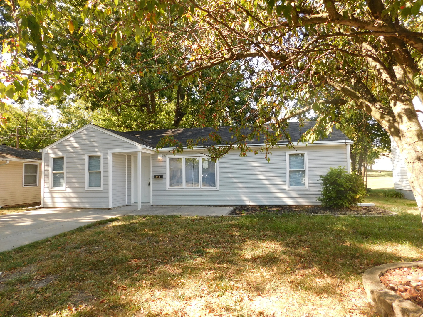 271 Toni Street Bourbonnais, IL 60914 - Photo 2 of 24 a front view of a house with a yard