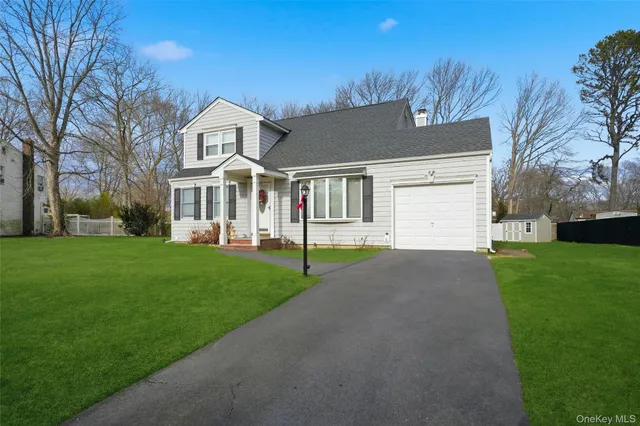 $589,900 | 7 Herdman Court, Middle Island, NY 11953