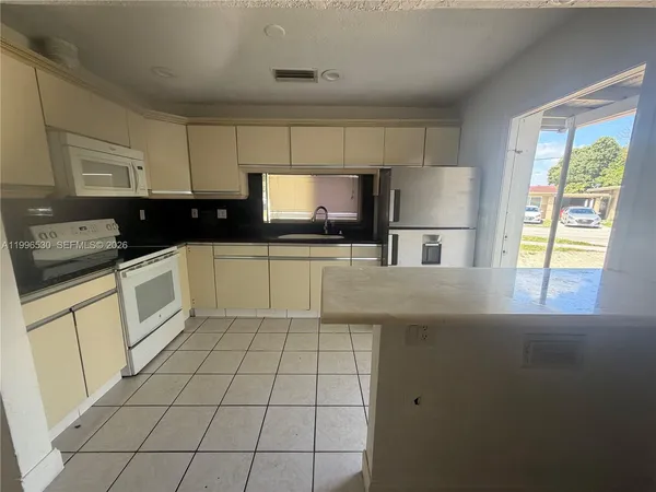$2,299 | 6-xxx Dawson Street, Unit B, Hollywood, FL 33023