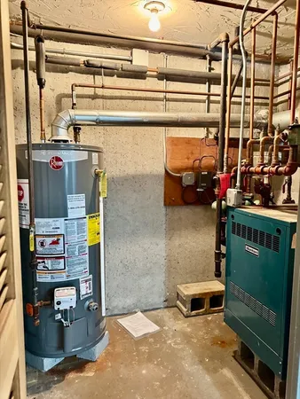 a view of a storage & utility room with washer and dryer