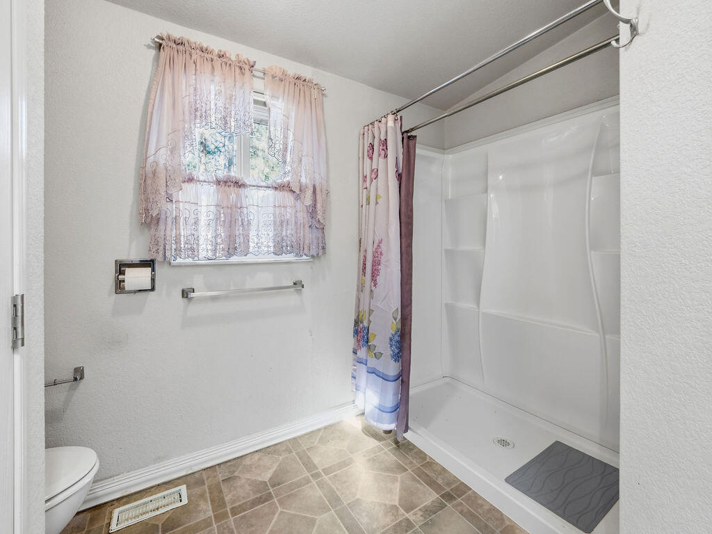 15531 Green Wing Loop Keno, OR 97627 - Photo 15 of 27 P3190077