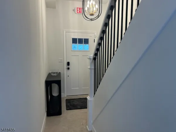 $2,700 | 437 Bramhall Avenue, Unit 1B, Jersey City, NJ 07304